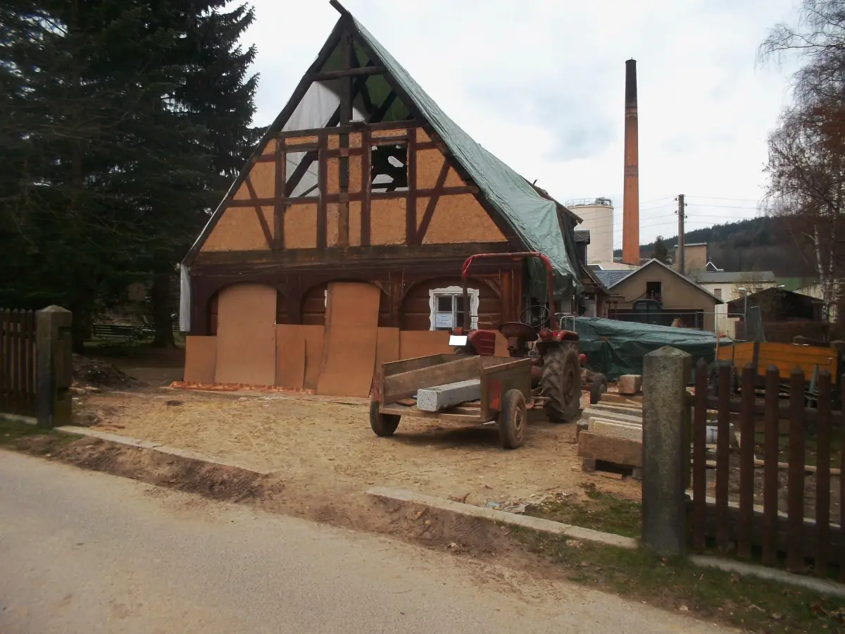 Umgebindehaus während der Fachwerk-Restaurierung